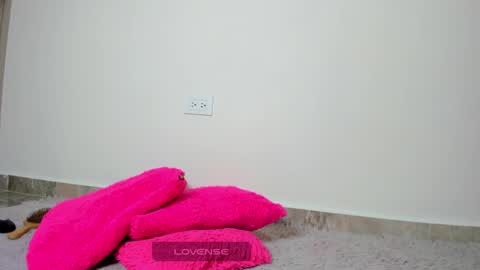 MIA INDEPENDENT MODEL  online show from 01-06-25, 08:46