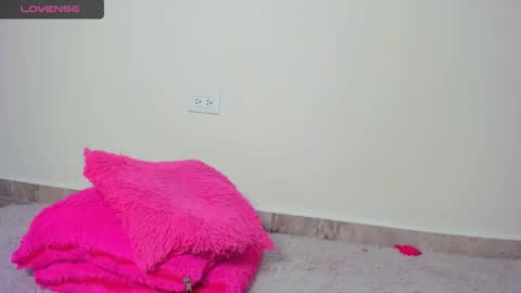 MIA INDEPENDENT MODEL  online show from 01-14-25, 08:41