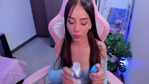 mia  nicolle online show from 02-19-25, 01:40