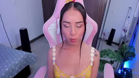 mia  nicolle online show from 03-05-25, 04:34