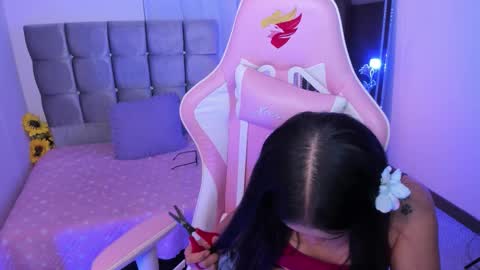 mia  nicolle online show from 10-04-25, 02:31