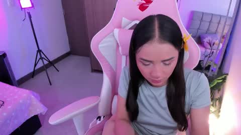 mia  nicolle online show from 10-17-25, 08:55