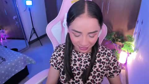 mia  nicolle online show from 11-11-25, 11:49