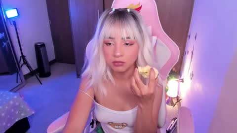 Snapshot of miaa_06 chatting on 01-10-26, 12:01 mia nicolle online show from 01-10-26, 12:01