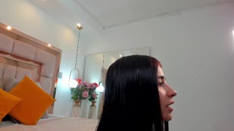 Mia  online show from 06-13-26, 01:31