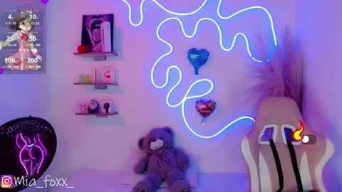 Snapshot of miaa_foxx_ chatting on 02-19-25, 12:25 Mia online show from 02-19-25, 12:25