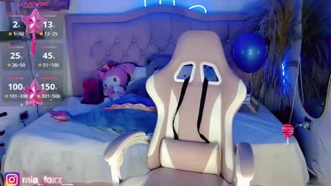 Snapshot of miaa_foxx_ chatting on 10-31-25, 10:33 Mia online show from 10-31-25, 10:33