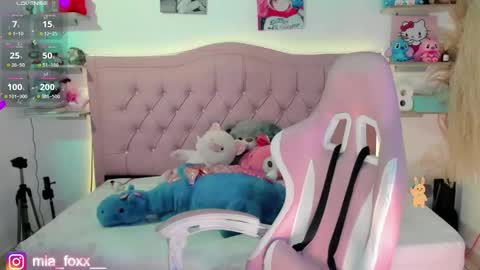 Snapshot of miaa_foxx_ chatting on 11-13-25, 09:14 Mia online show from 11-13-25, 09:14