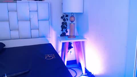 Mia online show from 02-12-25, 12:01