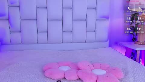 Mia online show from 04-25-26, 11:13