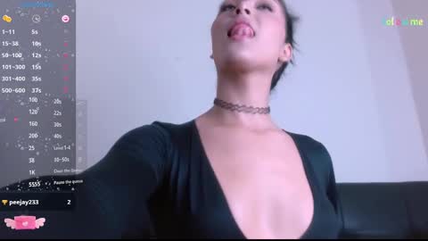Mia online show from 03-11-25, 03:34