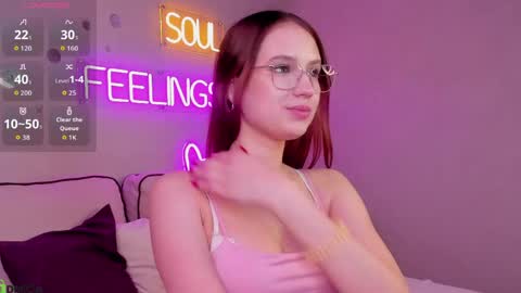 Snapshot of miaa_hill chatting on 06-05-26, 11:05 Mia online show from 06-05-26, 11:05