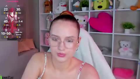 Snapshot of miaa_hill chatting on 06-11-26, 10:46 Mia online show from 06-11-26, 10:46