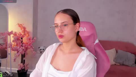 Snapshot of miaa_hill chatting on 06-16-26, 11:02 Mia online show from 06-16-26, 11:02