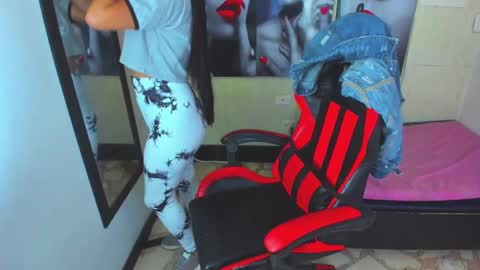Snapshot of miaa_scott chatting on 10-09-25, 11:08       online show from 10-09-25, 11:08