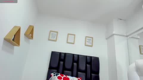 mia sofia online show from 01-16-25, 03:56