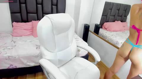 mia sofia online show from 01-17-25, 03:43