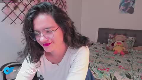 Maria Fernanda online show from 12-17-25, 04:40