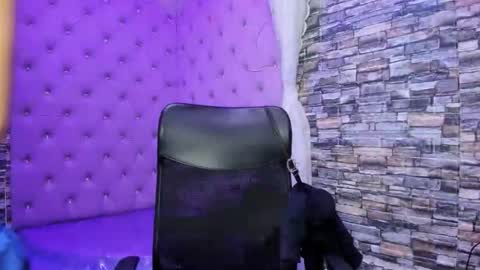 Miaa online show from 10-21-25, 04:08