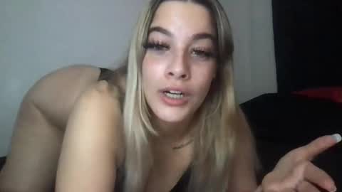 Mia Moji online show from 10-06-25, 12:46