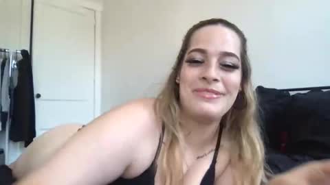 Snapshot of miaaasturbate chatting on 05-10-26, 04:12 Mia Moji online show from 05-10-26, 04:12