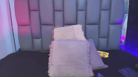 Mia online show from 10-02-25, 12:01