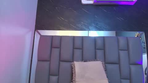 Mia online show from 10-04-25, 12:03