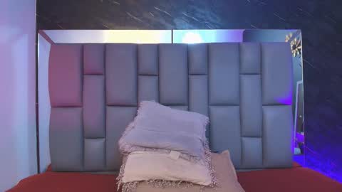 Mia online show from 10-07-25, 12:02