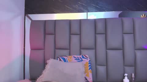 Mia online show from 11-20-25, 12:05