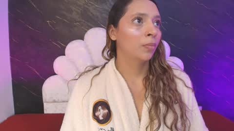 Mia online show from 04-08-26, 12:05