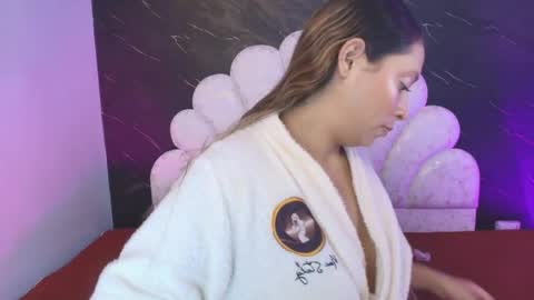 Mia online show from 04-24-26, 12:07