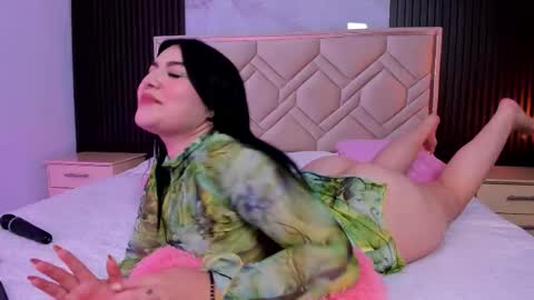 Miaa Farrel online show from 11-29-25, 07:39