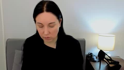 Mia online show from 03-17-26, 04:32