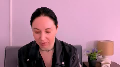 Mia online show from 04-25-26, 03:31