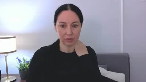 Mia online show from 06-14-26, 06:48