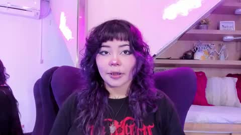 Mia online show from 11-05-25, 04:01