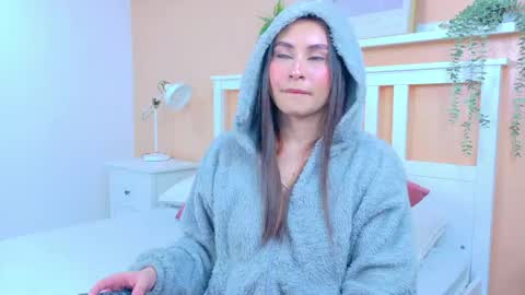 Snapshot of miaanderson__ chatting on 04-19-26, 12:37 miaanderson__ online show from 04-19-26, 12:37