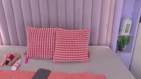 Snapshot of miaanderson__ chatting on 05-13-26, 12:46 miaanderson__ online show from 05-13-26, 12:46