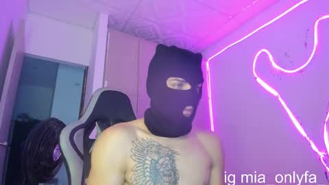 Snapshot of miaandluciferxxx chatting on 12-14-25, 12:38 miaandluciferxxx online show from 12-14-25, 12:38