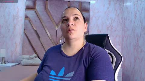 Snapshot of miaarld chatting on 12-13-25, 08:36 Im Miss Mia online show from 12-13-25, 08:36