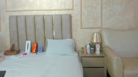 Miaasummer online show from 04-15-26, 11:06