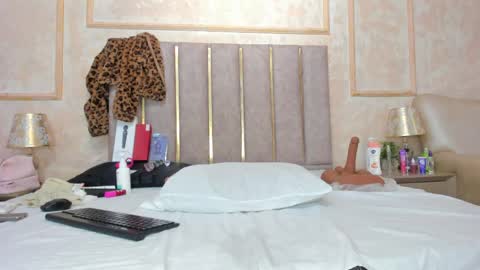 Miaasummer online show from 04-25-26, 01:41