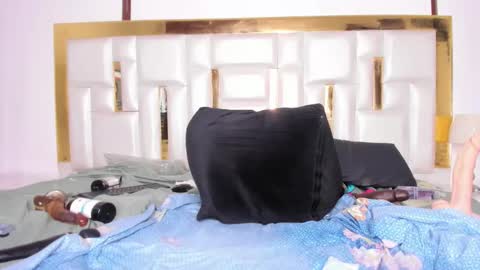 Snapshot of miaaxxx_ chatting on 02-13-25, 08:27 Mia online show from 02-13-25, 08:27