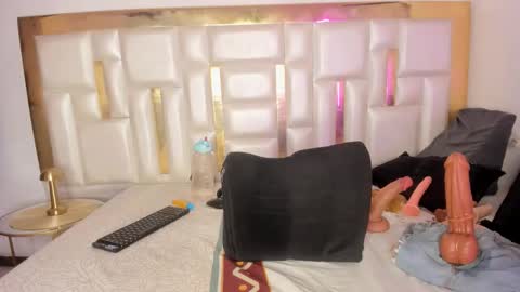 Mia  online show from 11-07-25, 03:06