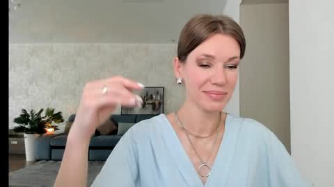 Snapshot of miababy14 chatting on 05-21-26, 04:30 Mia online show from 05-21-26, 04:30
