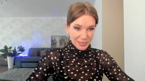 Snapshot of miababy14 chatting on 05-28-26, 04:21 Mia online show from 05-28-26, 04:21