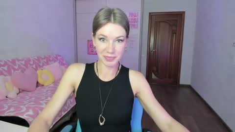 Snapshot of miababy14 chatting on 06-16-26, 04:26 Mia online show from 06-16-26, 04:26