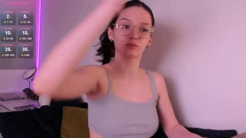 Snapshot of miabellee_ chatting on 05-01-26, 09:41 mia online show from 05-01-26, 09:41