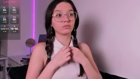 Snapshot of miabellee_ chatting on 05-06-26, 11:54 mia online show from 05-06-26, 11:54