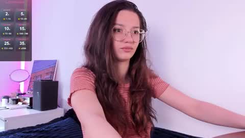 Snapshot of miabellee_ chatting on 06-12-26, 06:45 mia online show from 06-12-26, 06:45